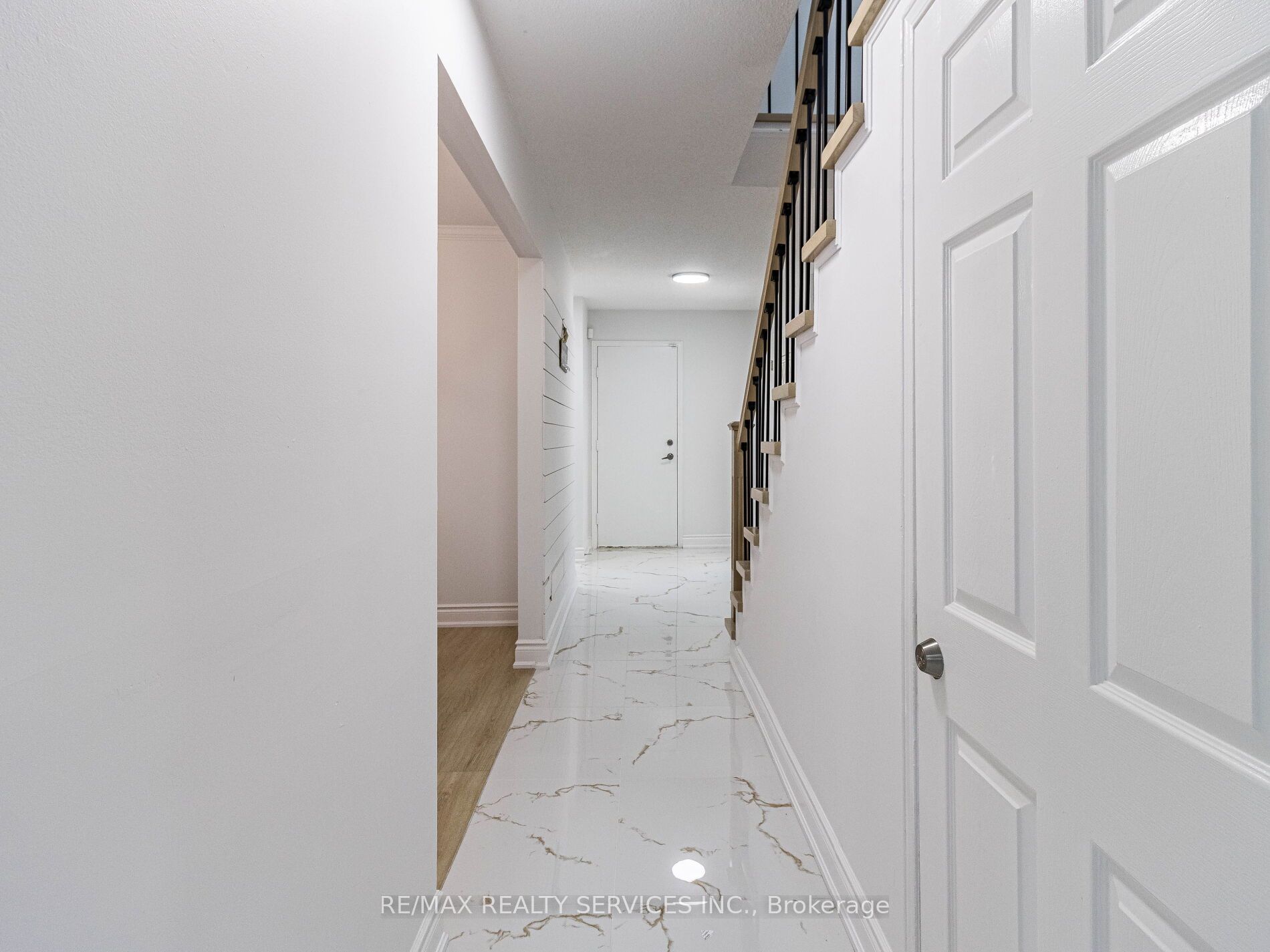 10 Nuttall St