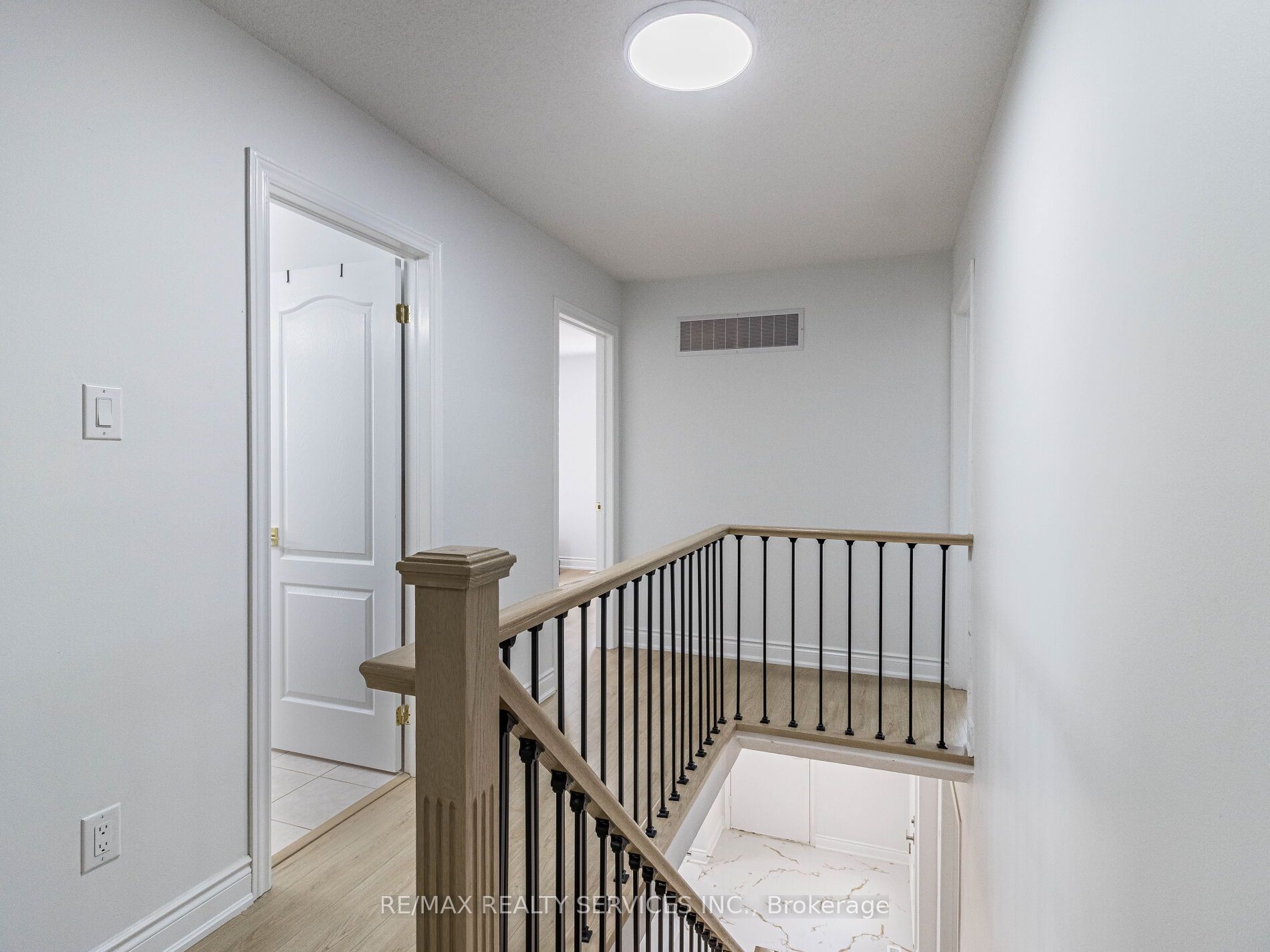 10 Nuttall St