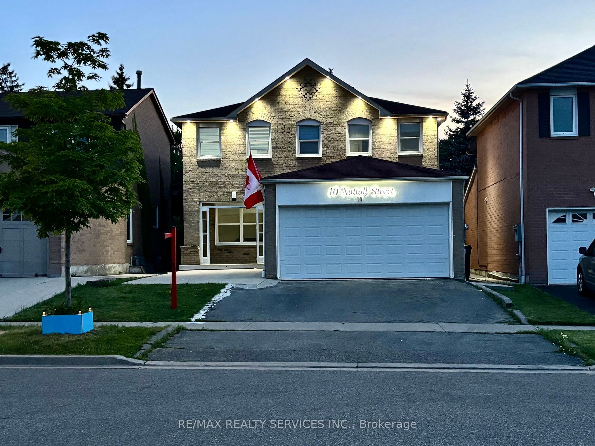 10 Nuttall St