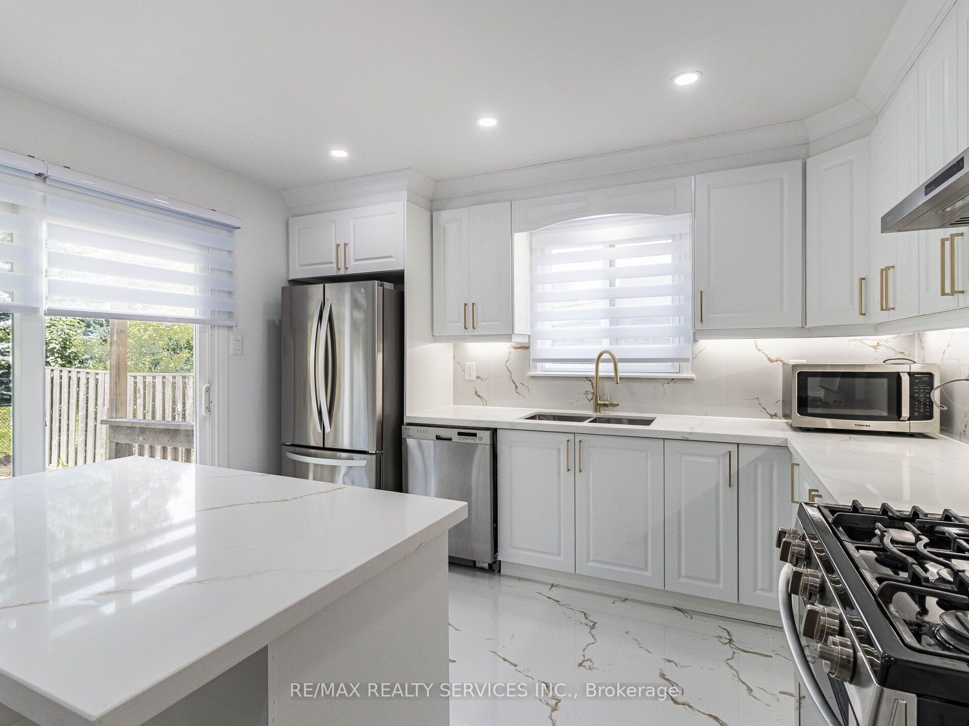 10 Nuttall St
