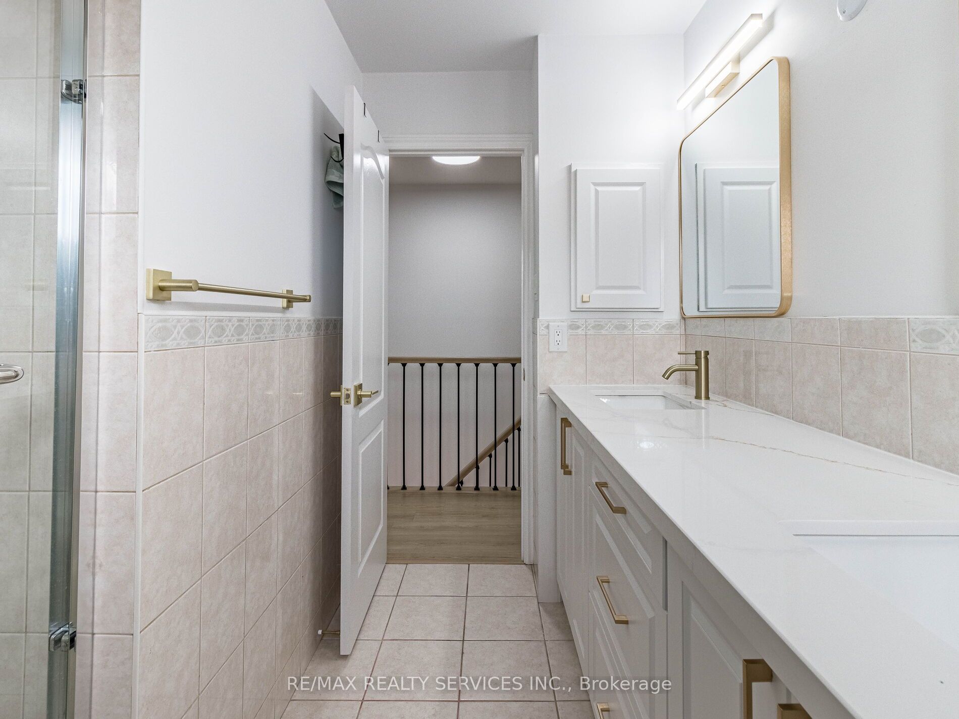 10 Nuttall St