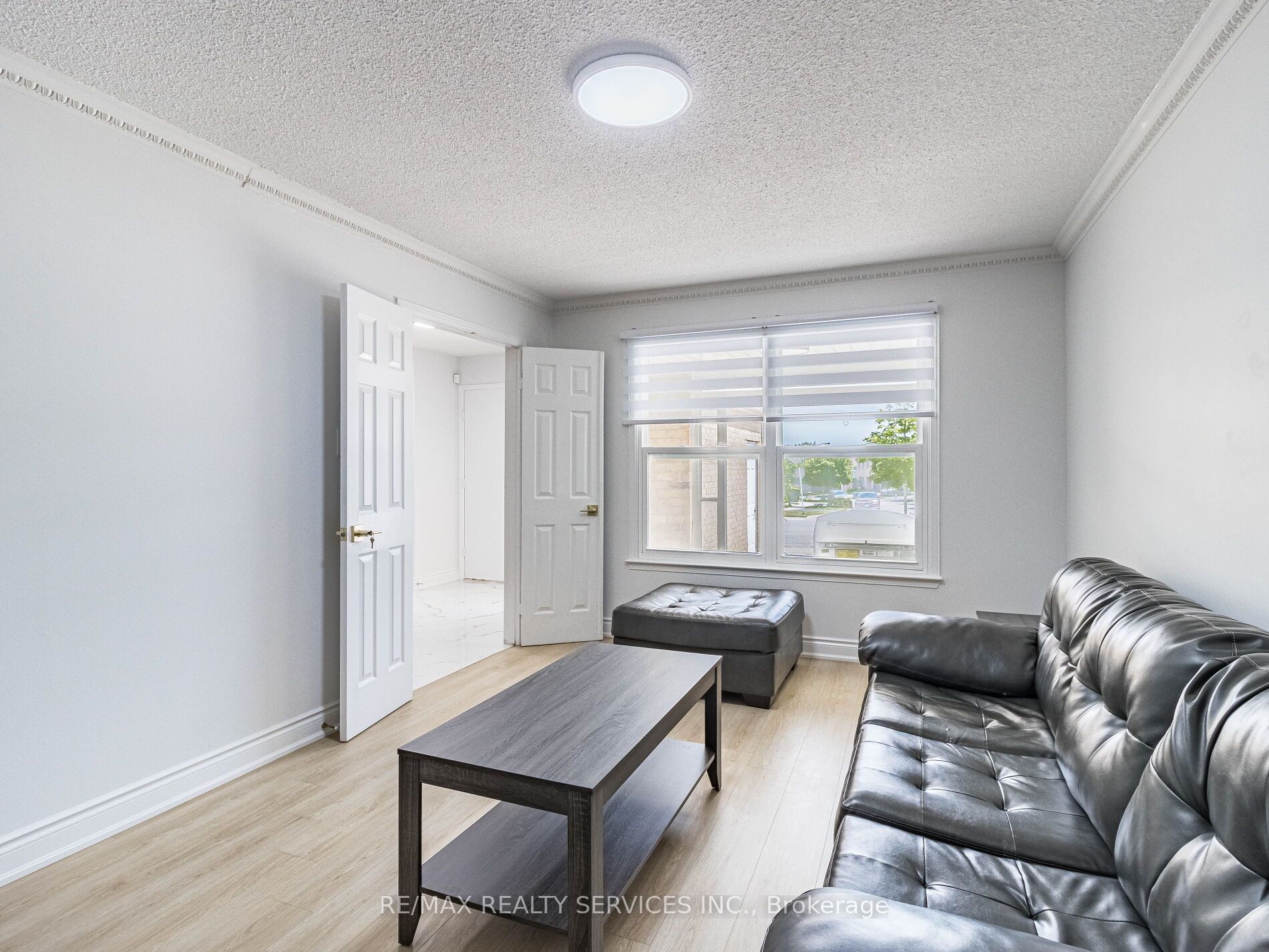 10 Nuttall St