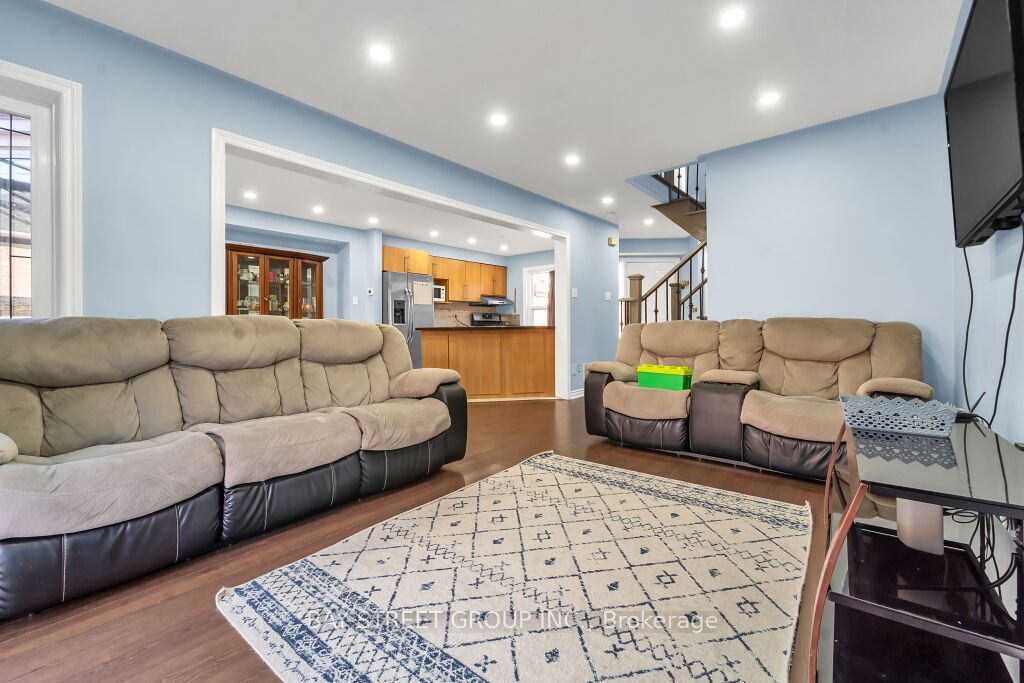 39 Blue Spruce Street