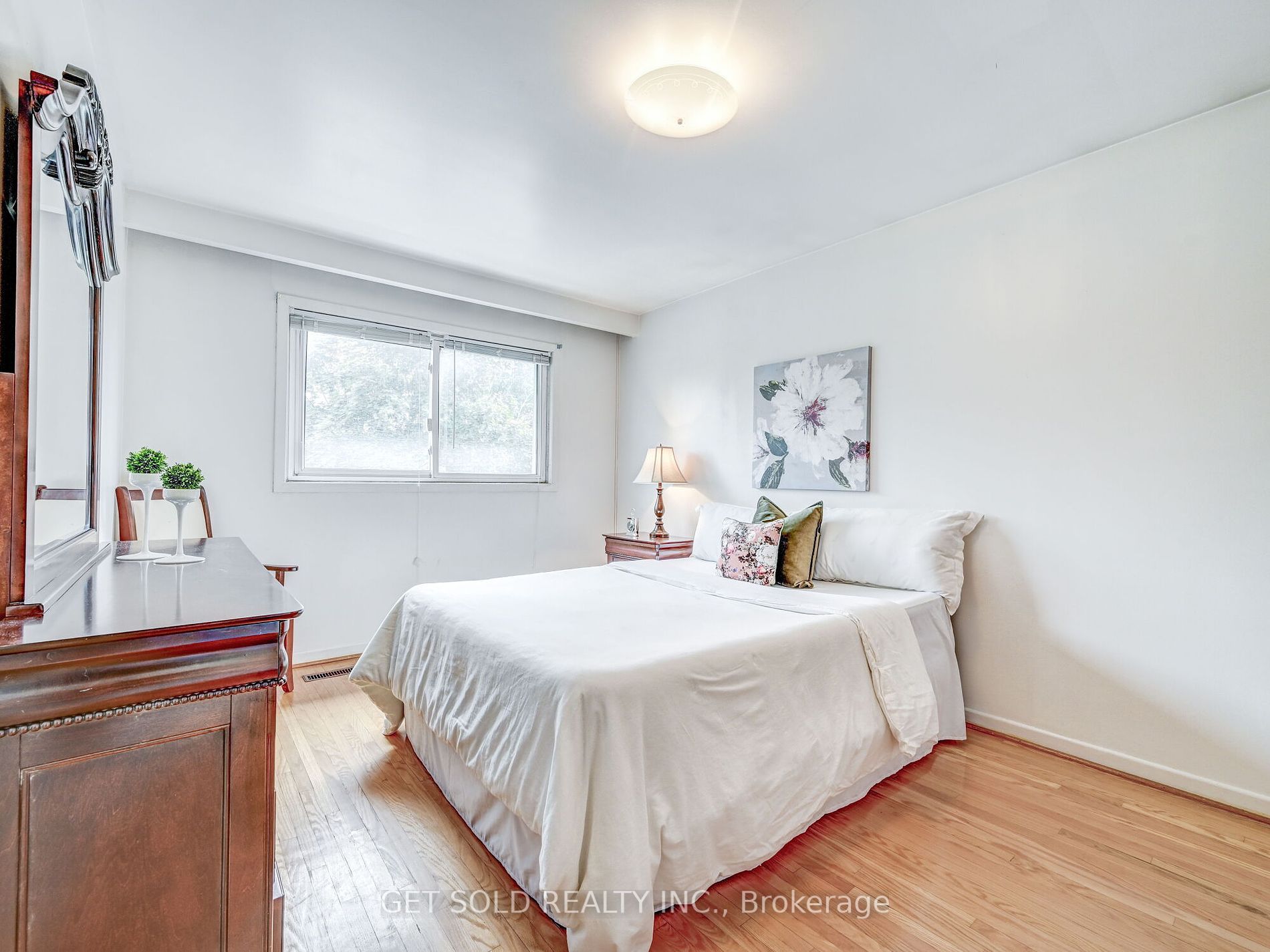 3651 Broomhill Crescent