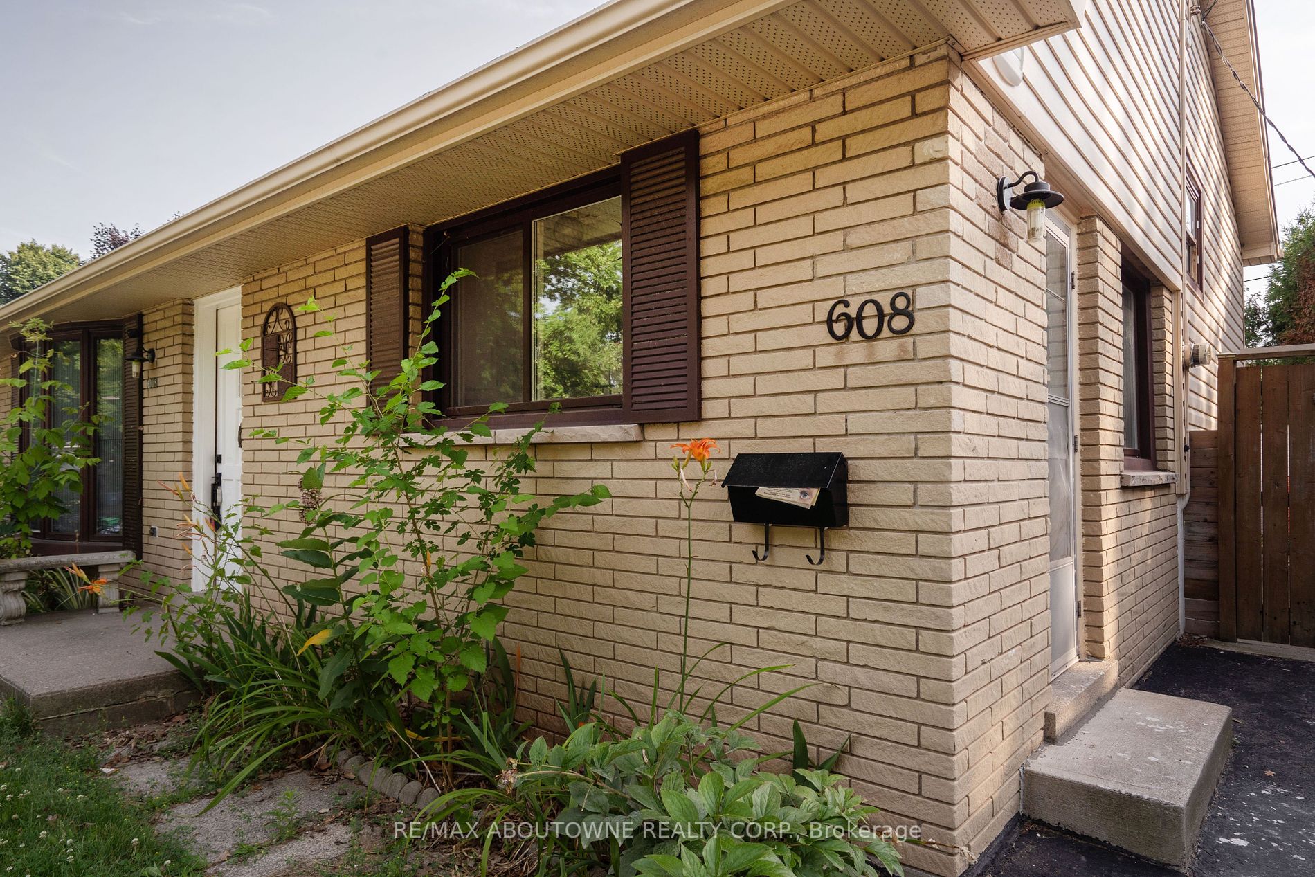 608 Thornwood Ave