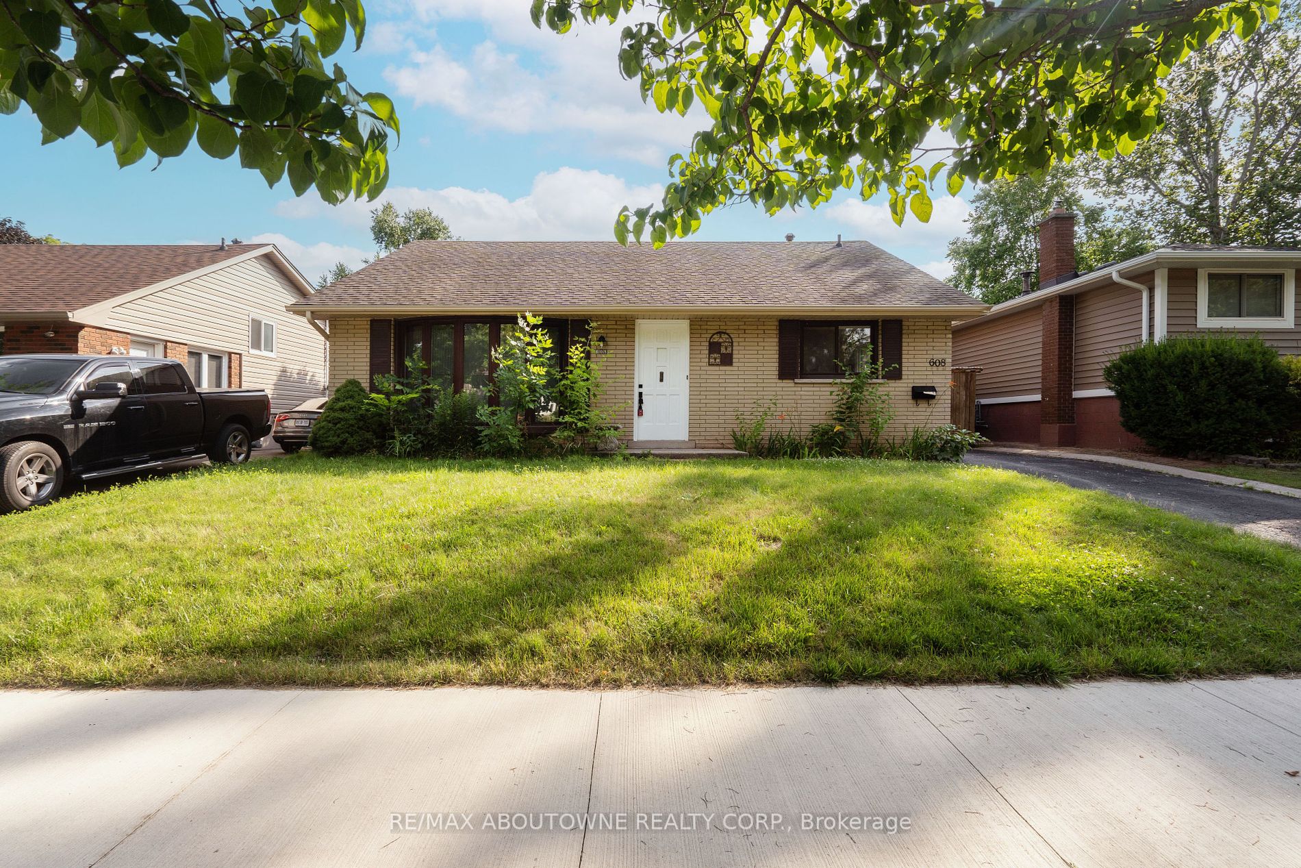 608 Thornwood Ave