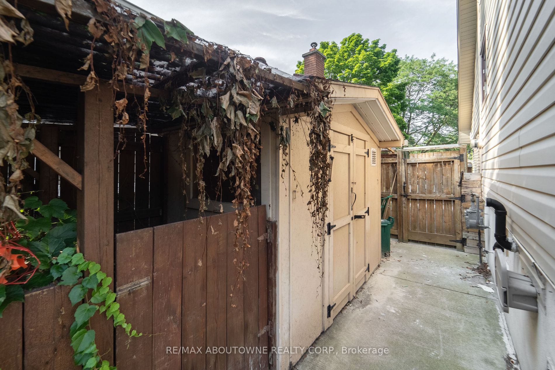 608 Thornwood Ave
