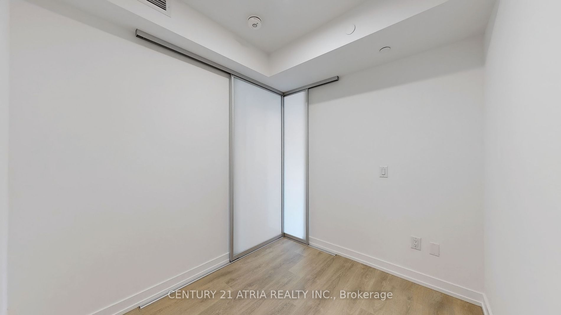 1100 sheppard Avenue W #602