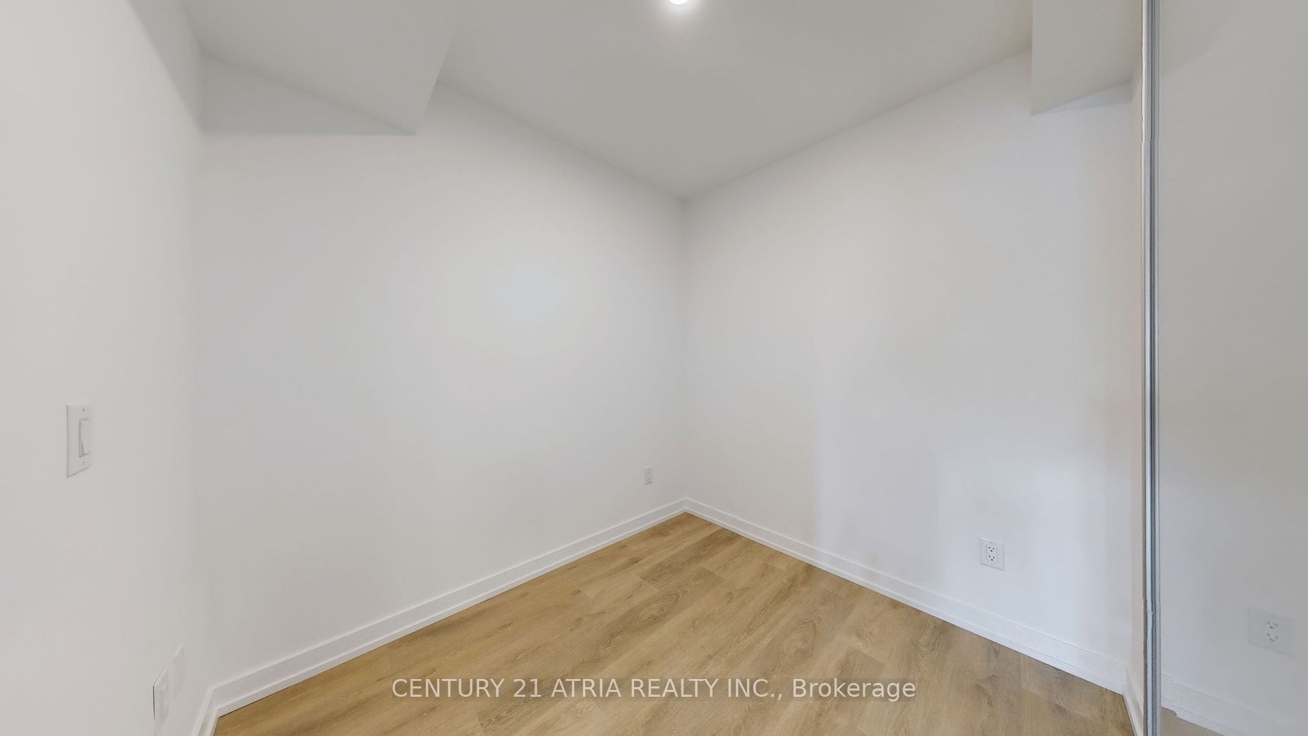 1100 sheppard Avenue W #602