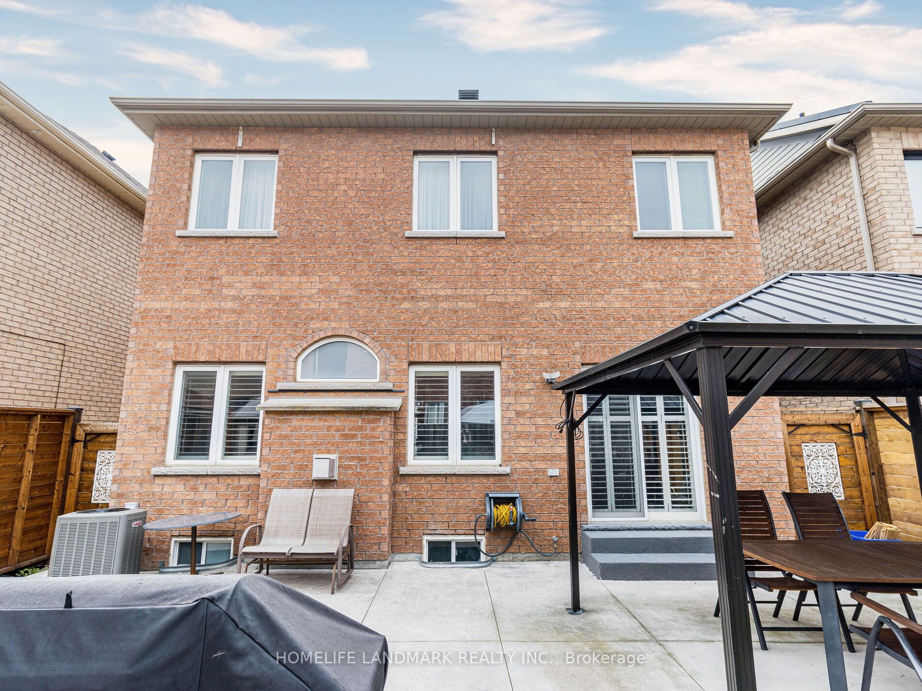 52 Hardgate Cres