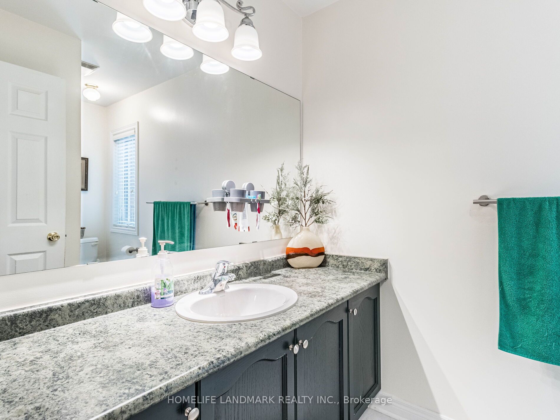 52 Hardgate Cres