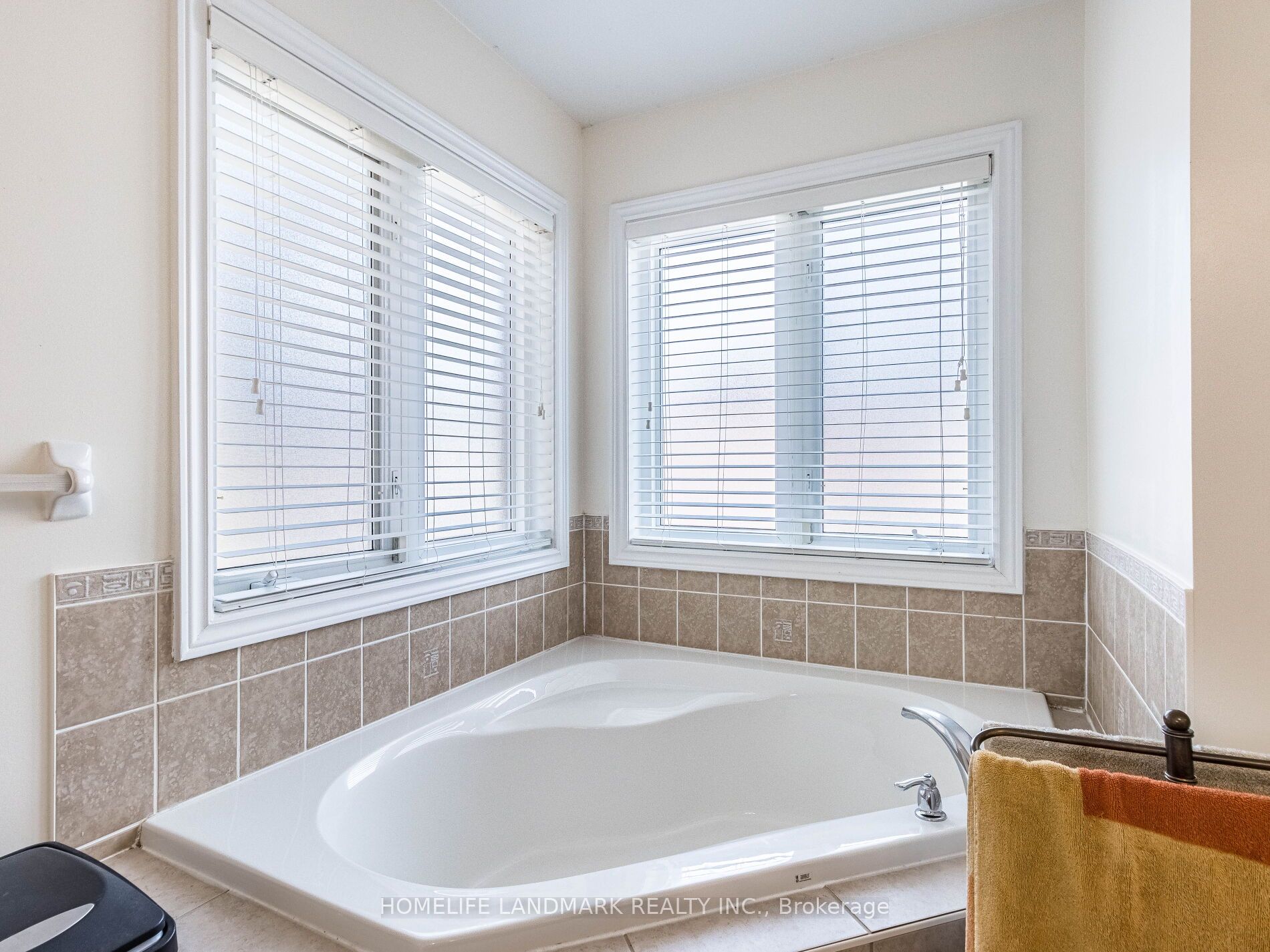52 Hardgate Cres