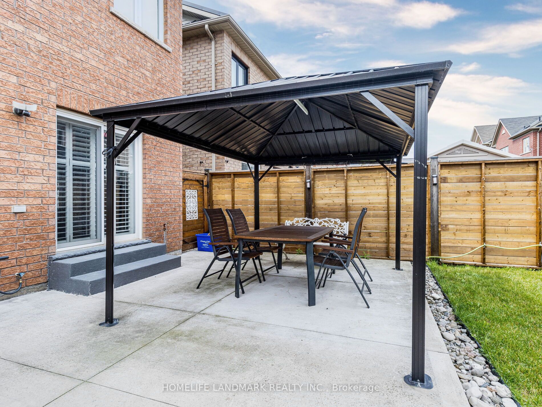 52 Hardgate Cres
