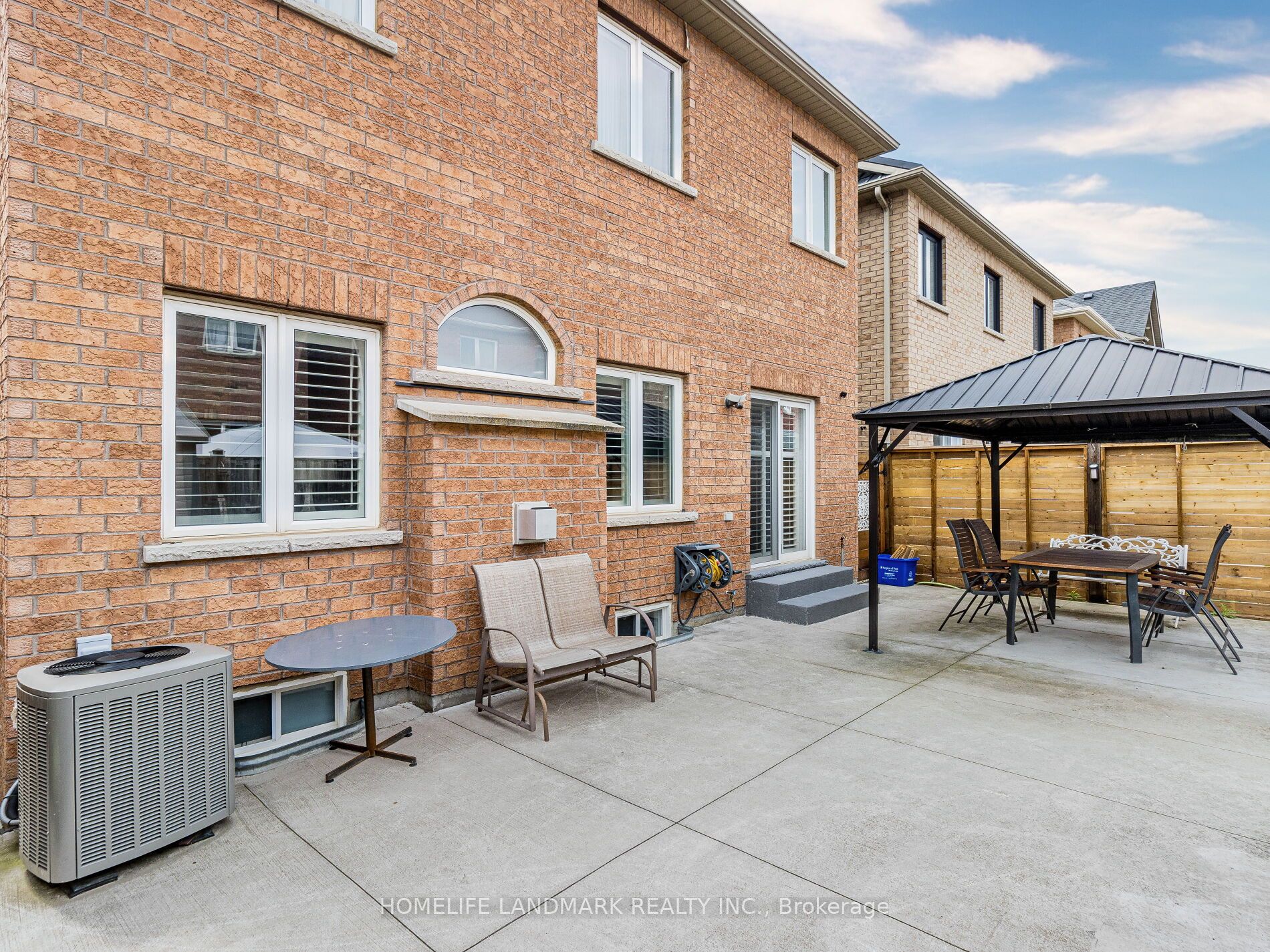 52 Hardgate Cres