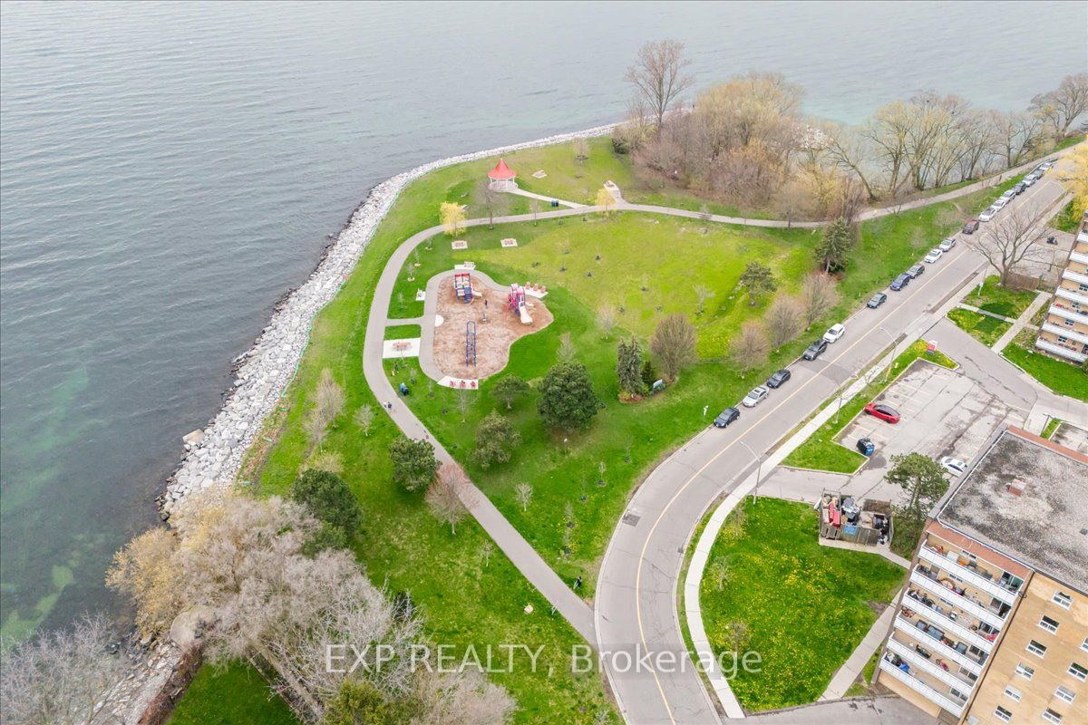 208 Lake Promenade