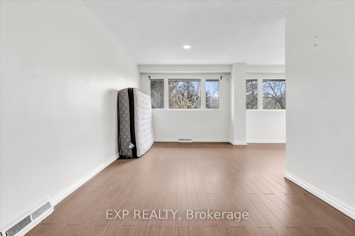 208 Lake Promenade