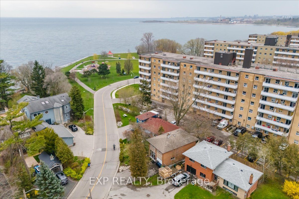 208 Lake Promenade