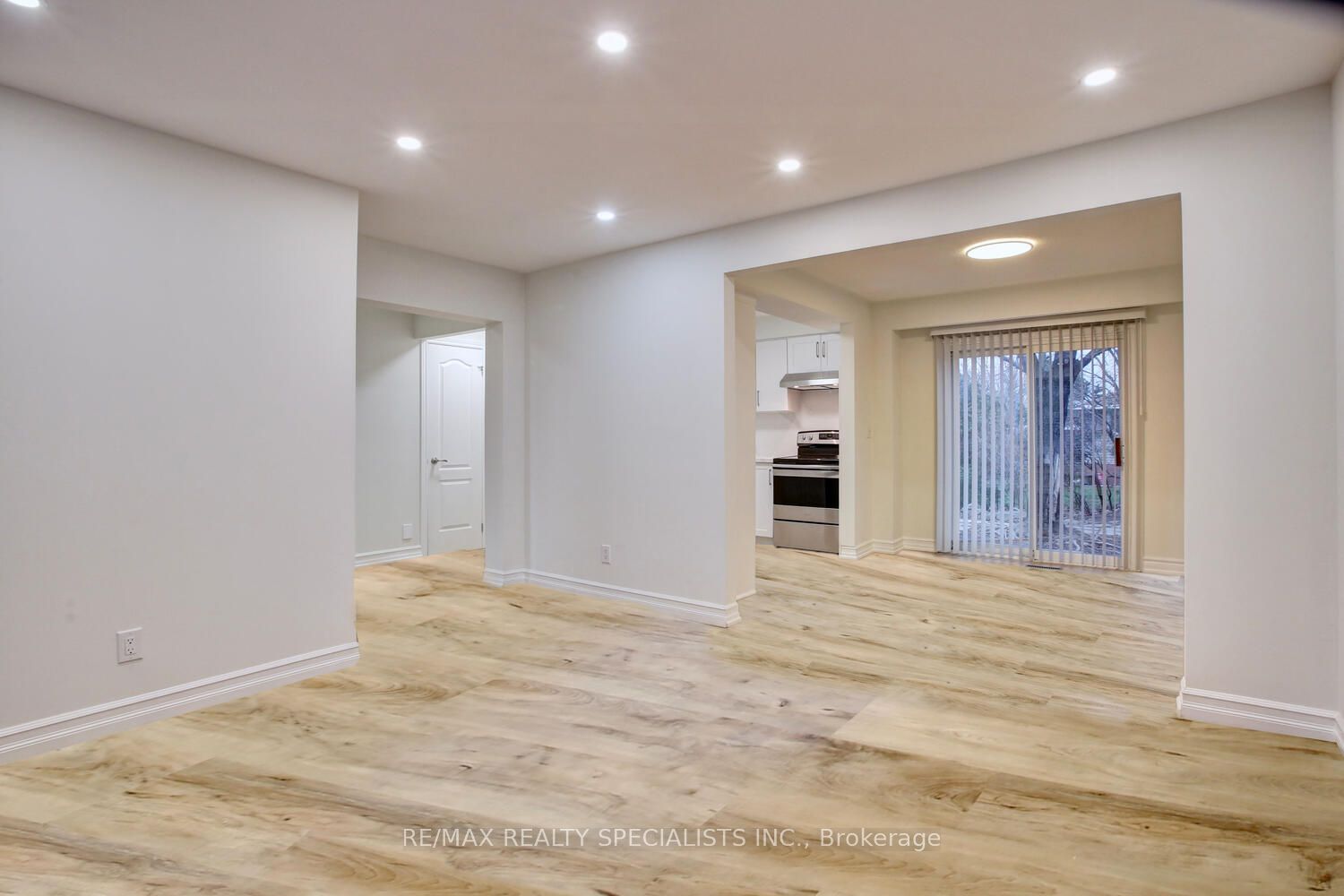 2420 Winthrop Cres