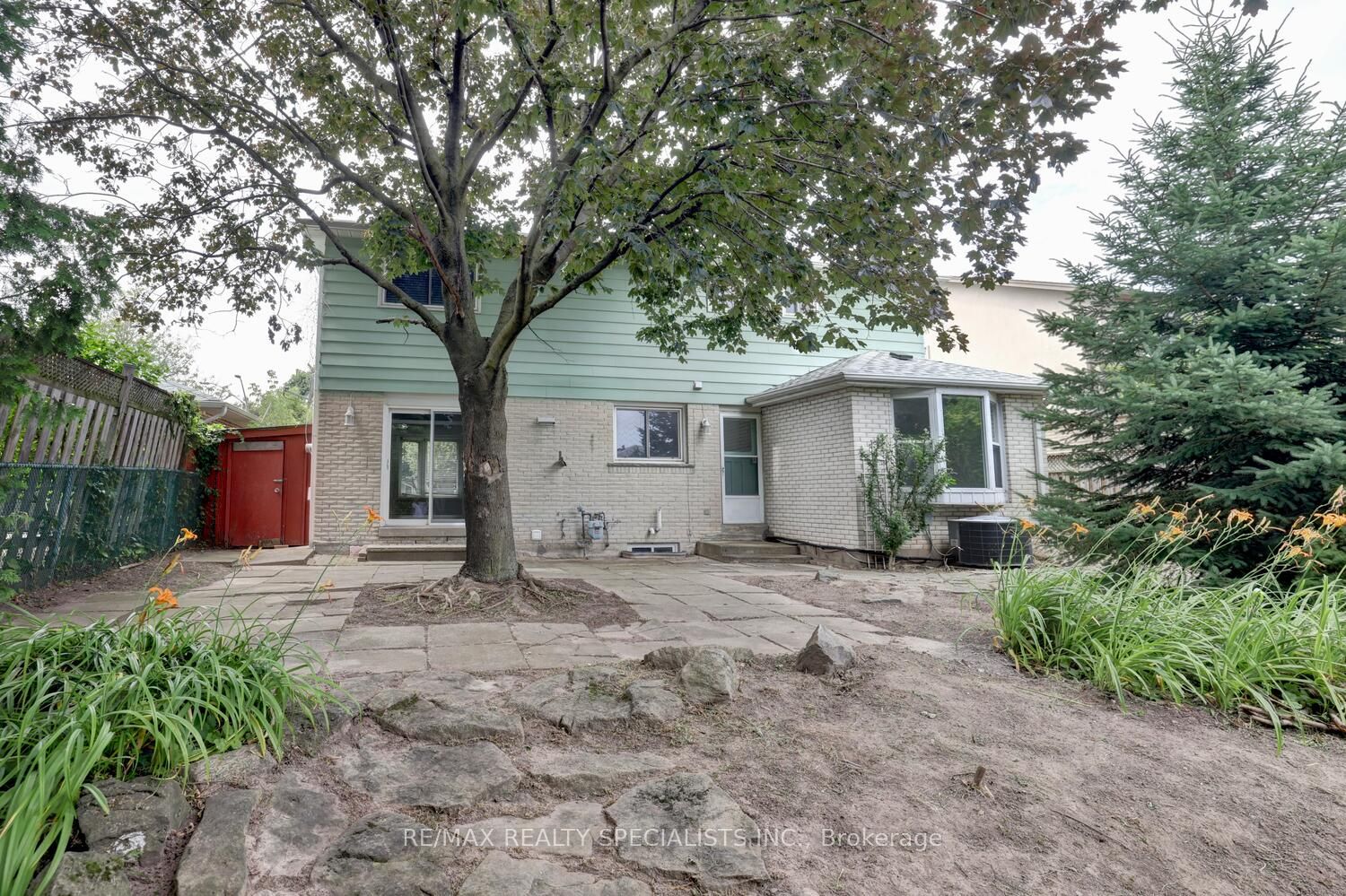 2420 Winthrop Cres