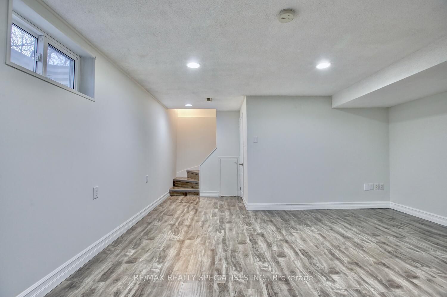 2420 Winthrop Cres