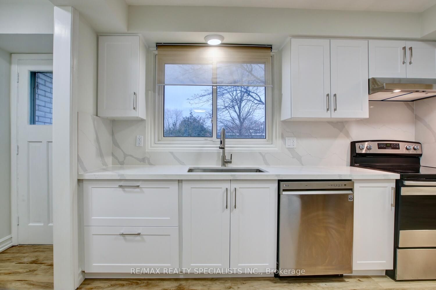 2420 Winthrop Cres