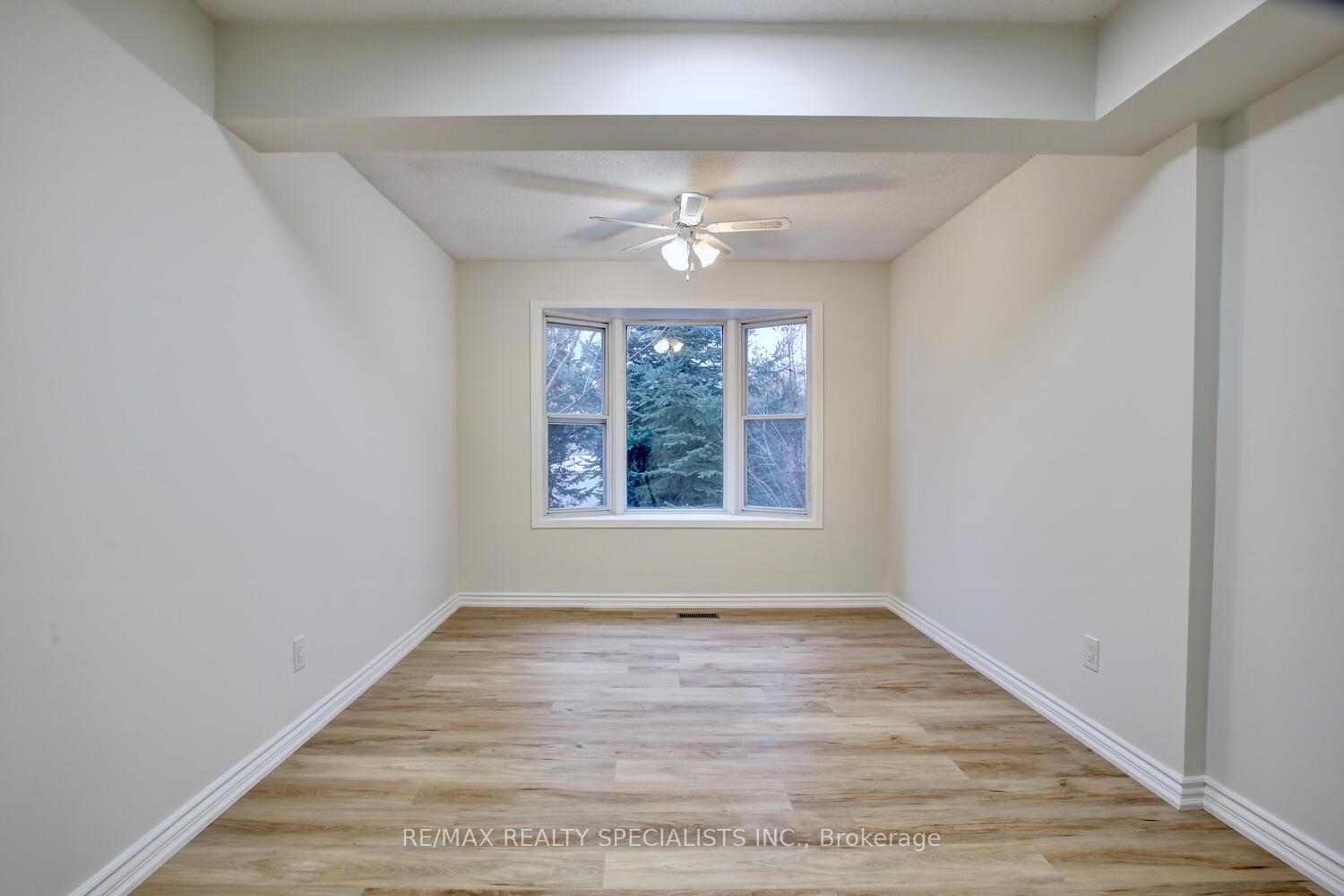 2420 Winthrop Cres