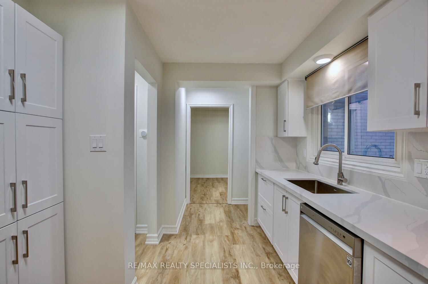 2420 Winthrop Cres