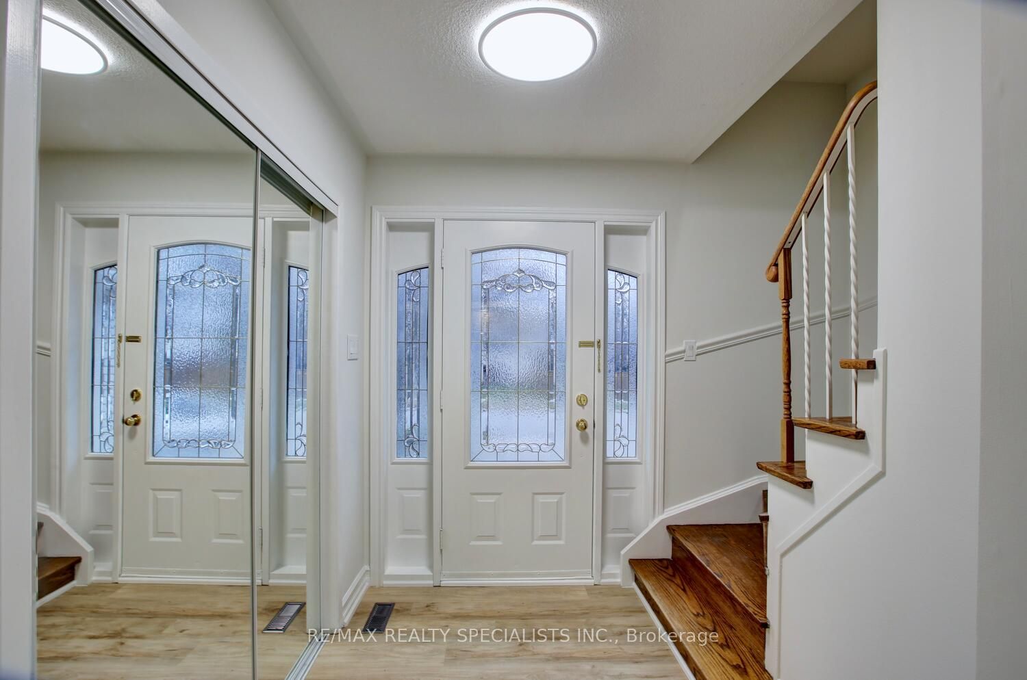 2420 Winthrop Cres