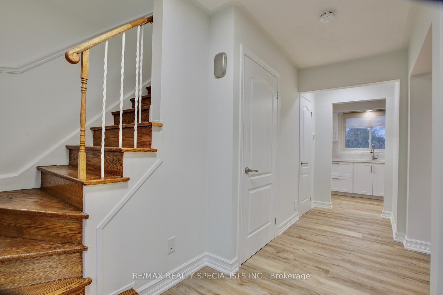 2420 Winthrop Cres