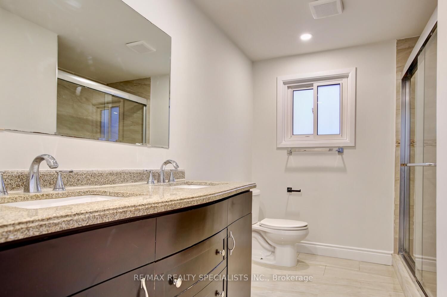 2420 Winthrop Cres
