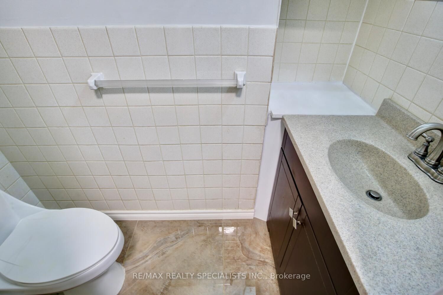 2420 Winthrop Cres