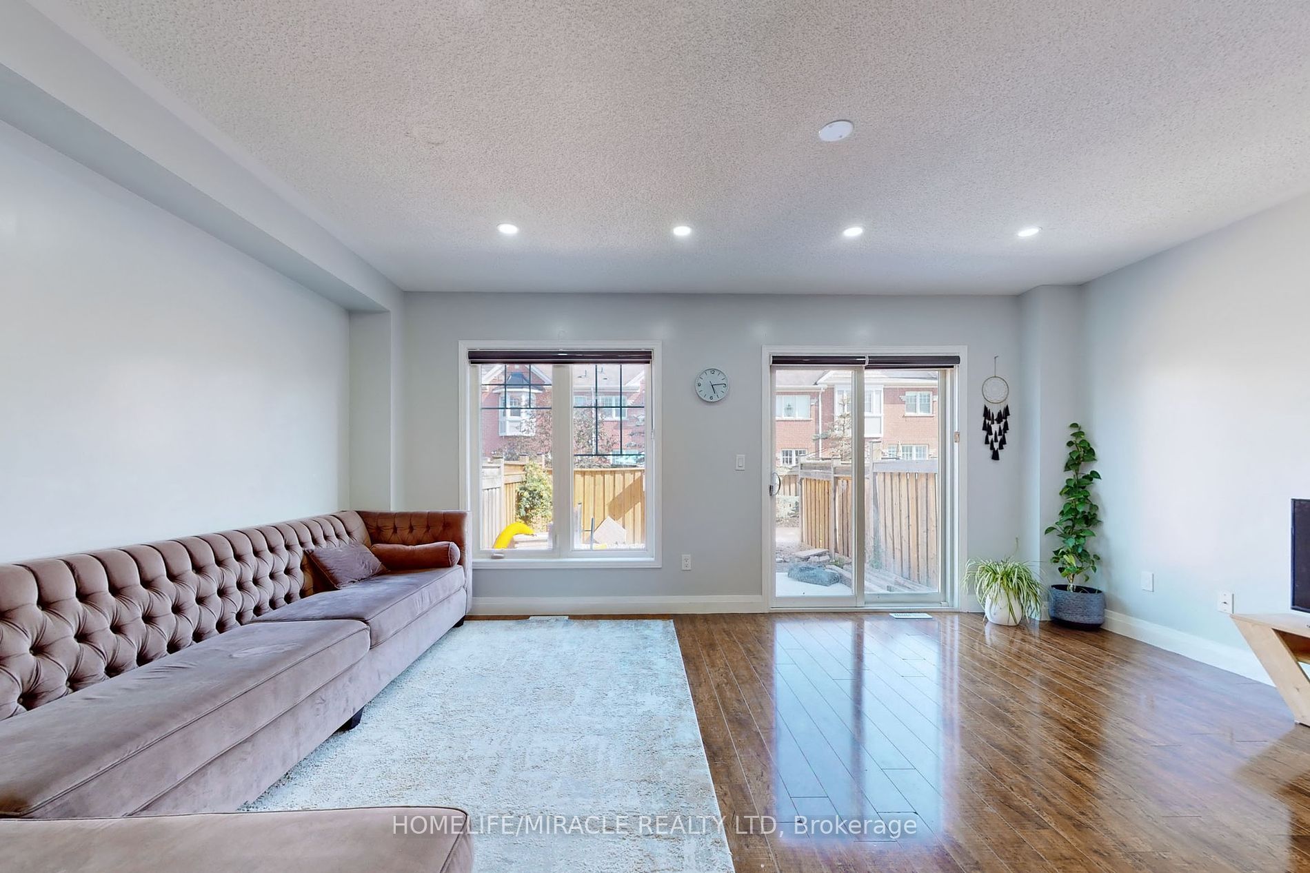 15 Masseyfield St N
