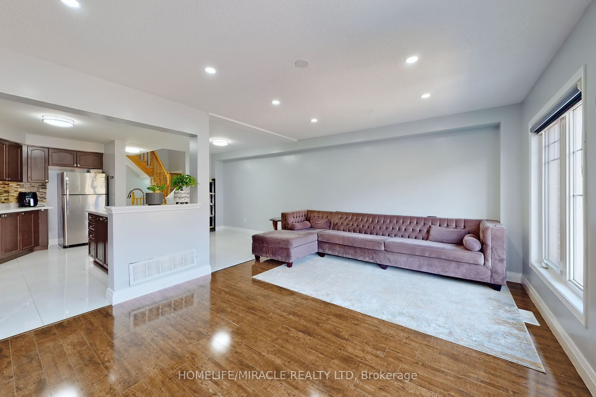 15 Masseyfield St N