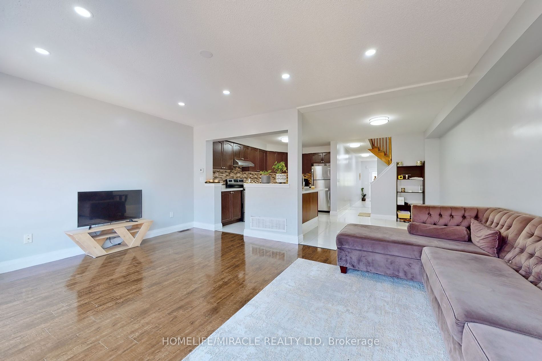 15 Masseyfield St N
