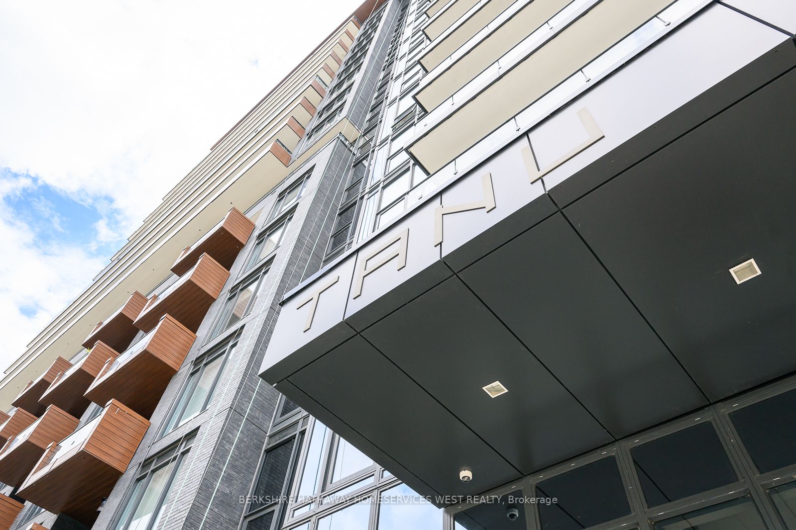 21 Park Street E #1009