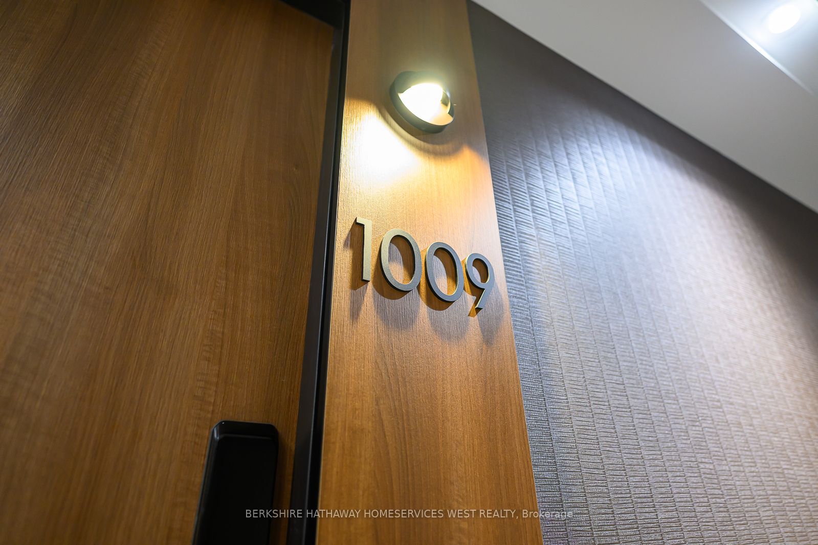 21 Park Street E #1009