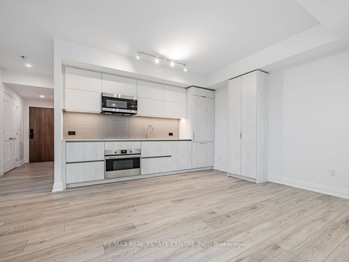 21 Park St E, #201