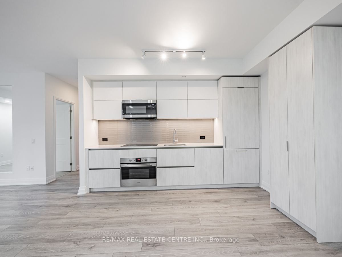 21 Park St E, #201
