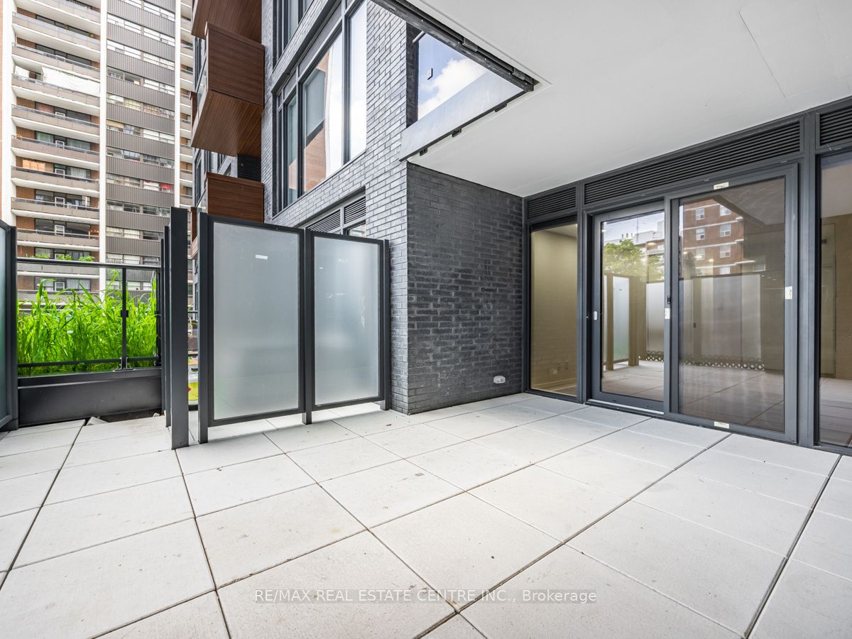 21 Park St E, #201