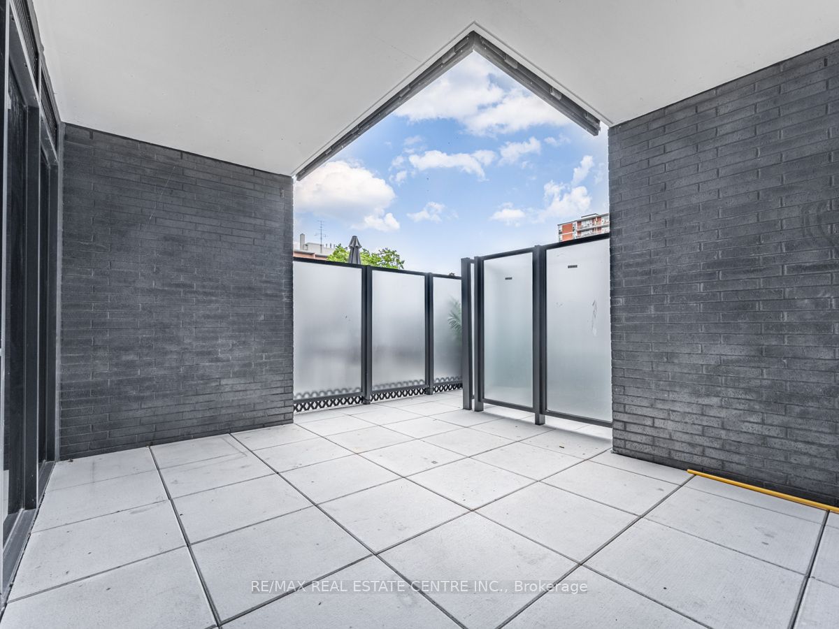 21 Park St E, #201