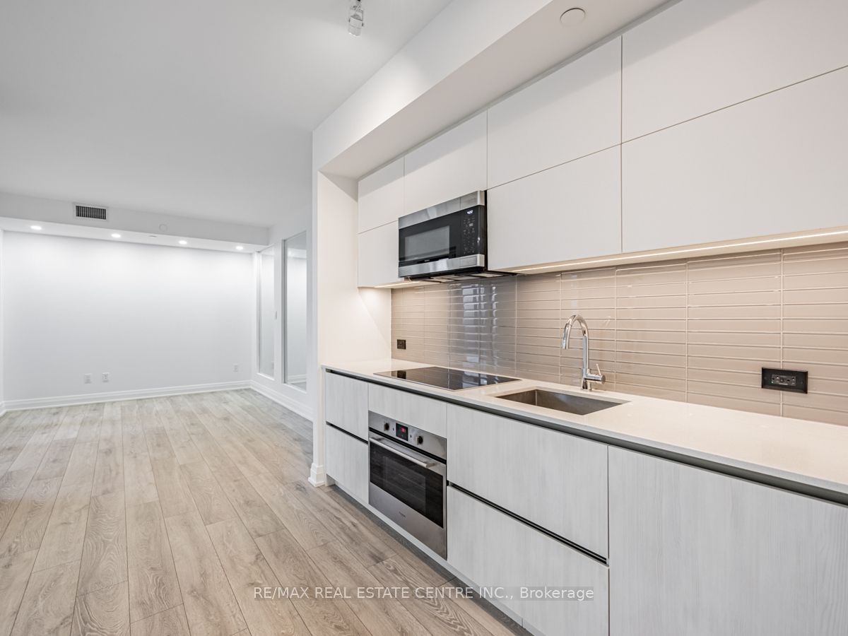 21 Park St E, #201