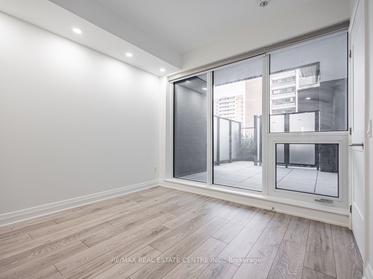 21 Park St E, #201