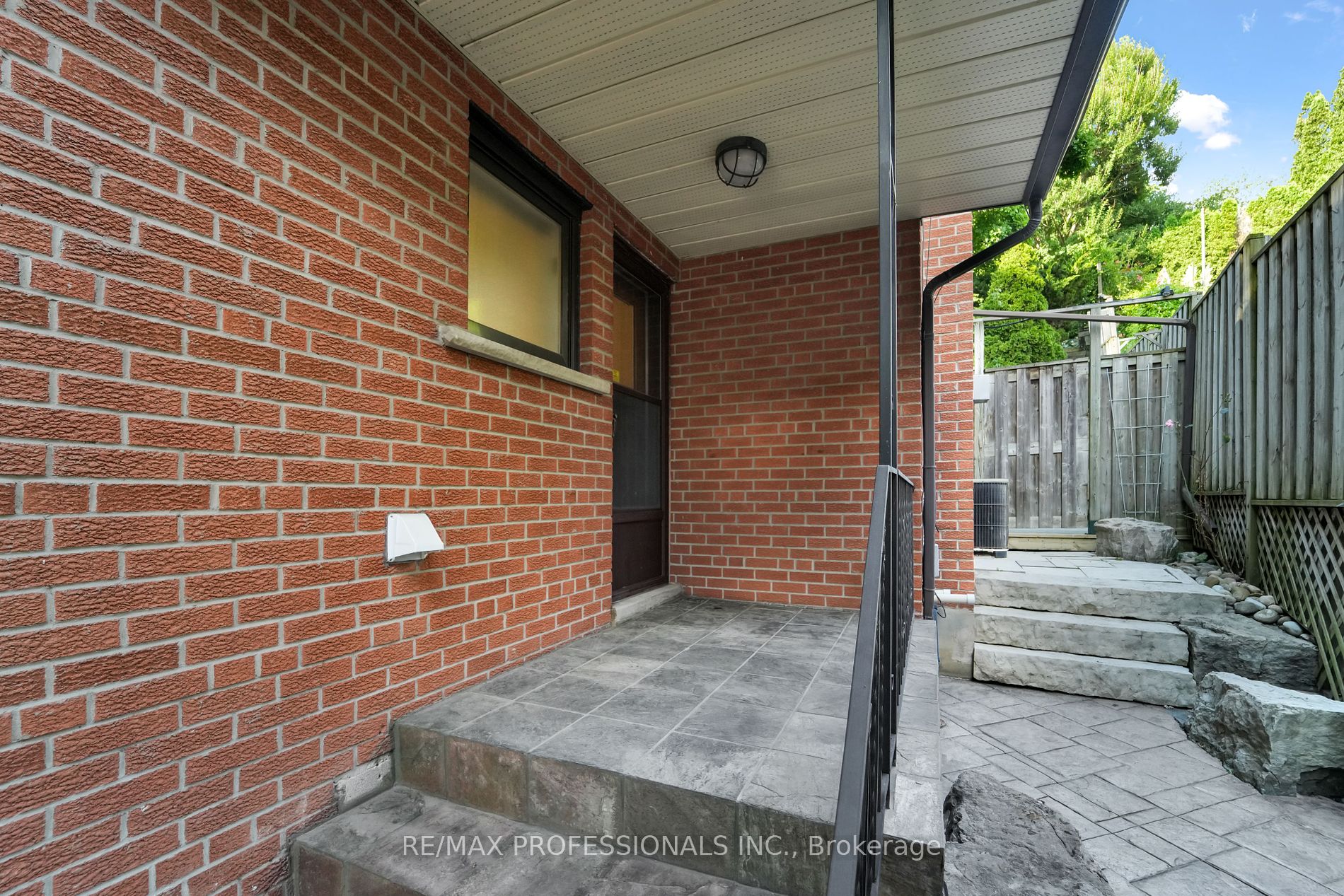 33 Bonnyview Dr