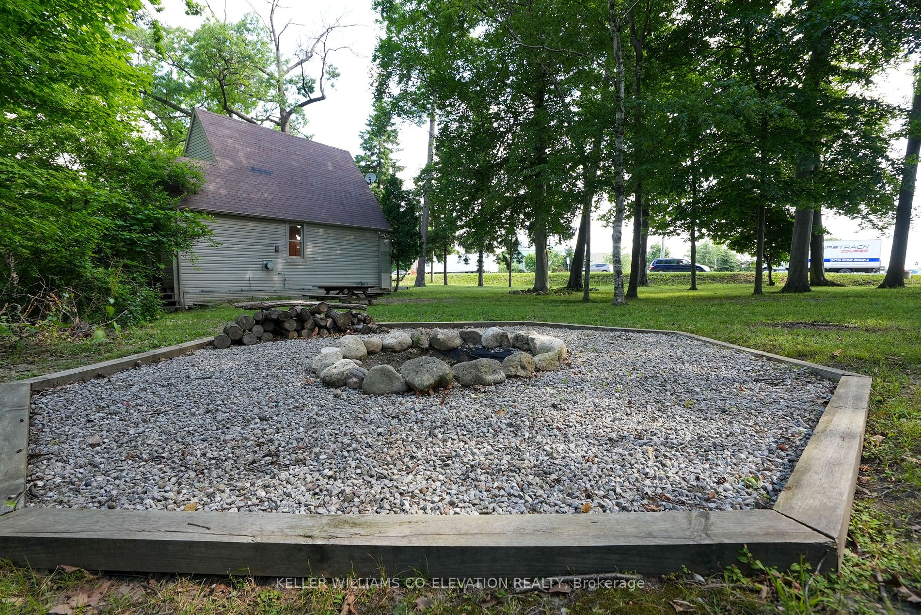 1136 Bronte Rd