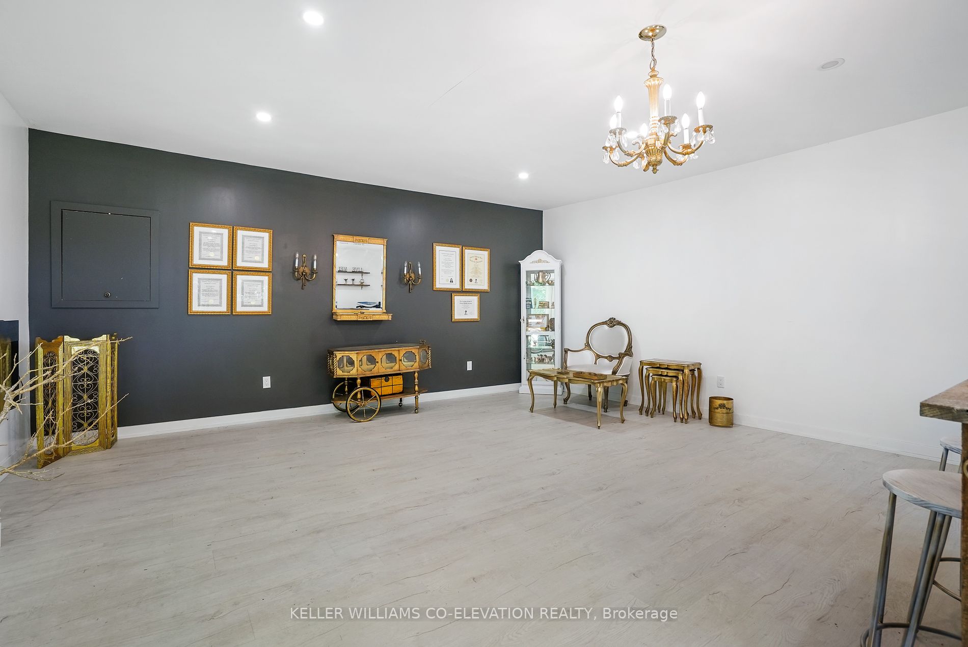 1136 Bronte Rd