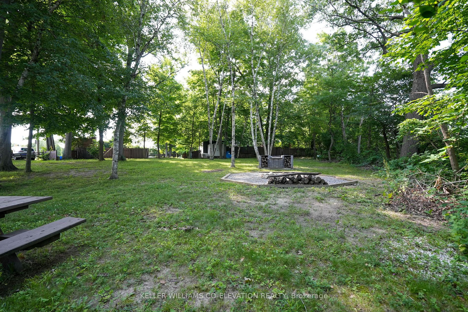 1136 Bronte Rd