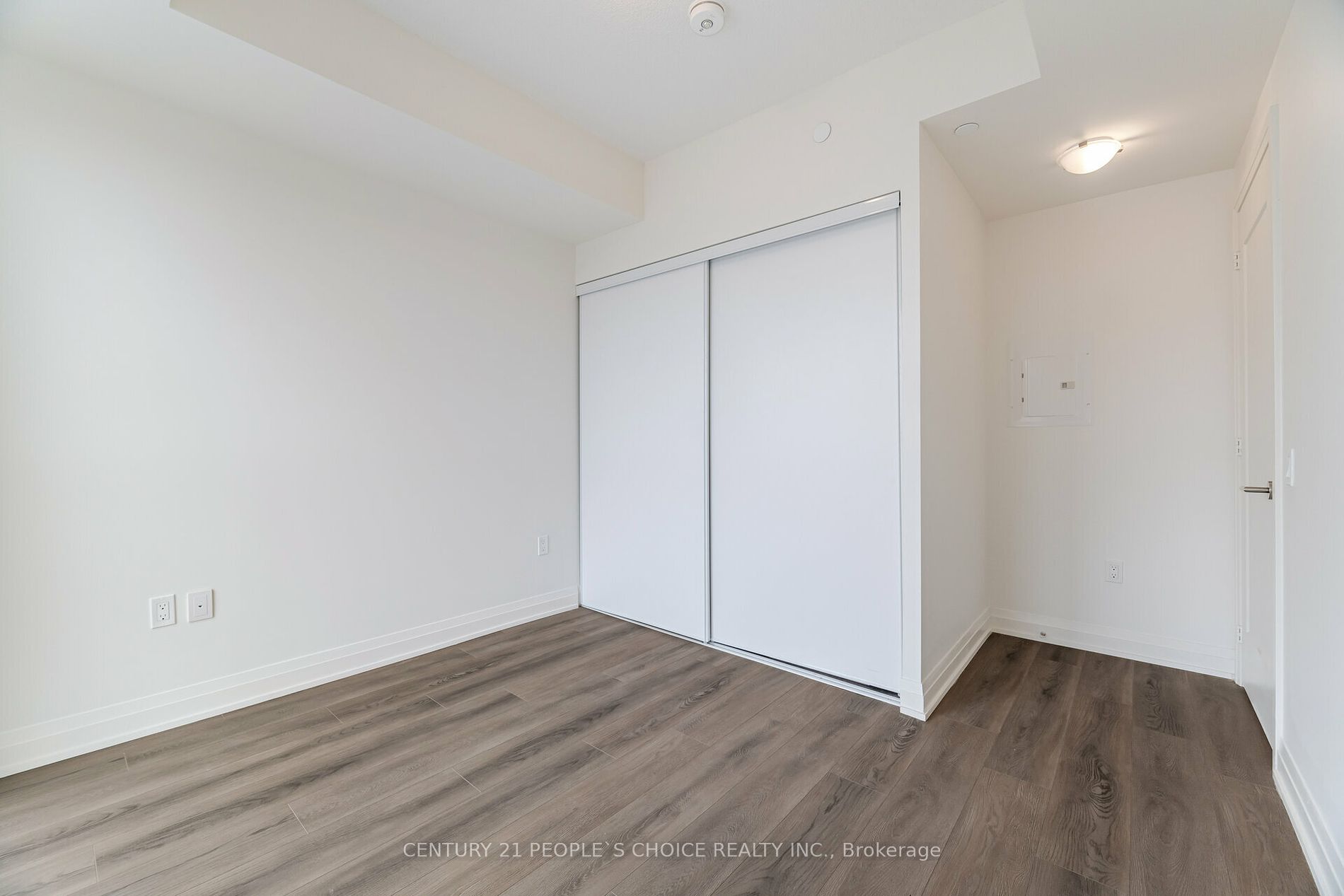509 Dundas St W, #711
