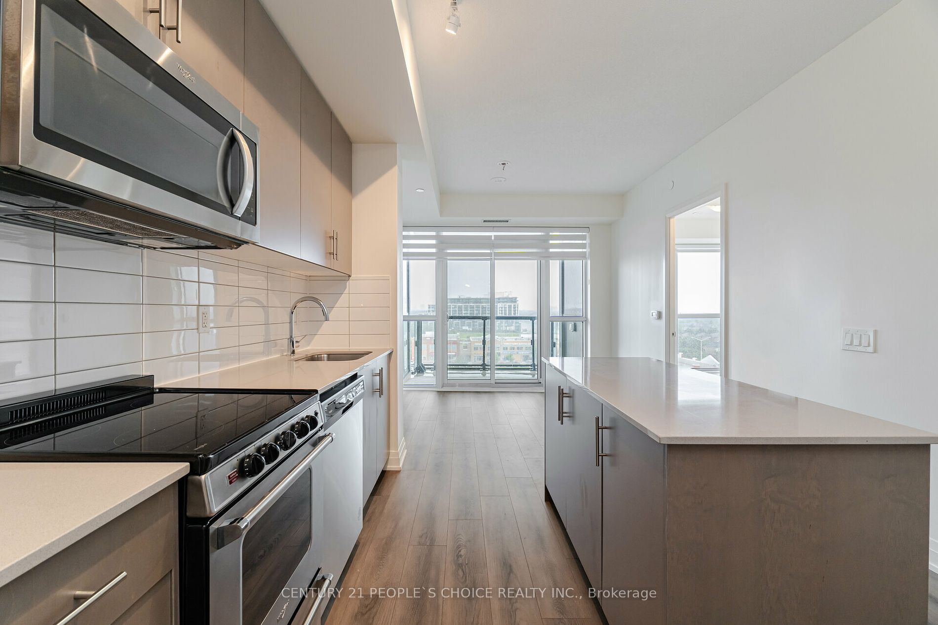 509 Dundas St W, #711