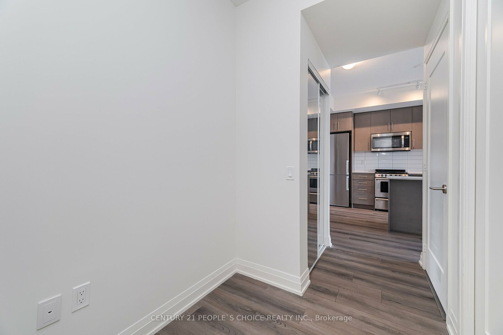 509 Dundas St W, #711