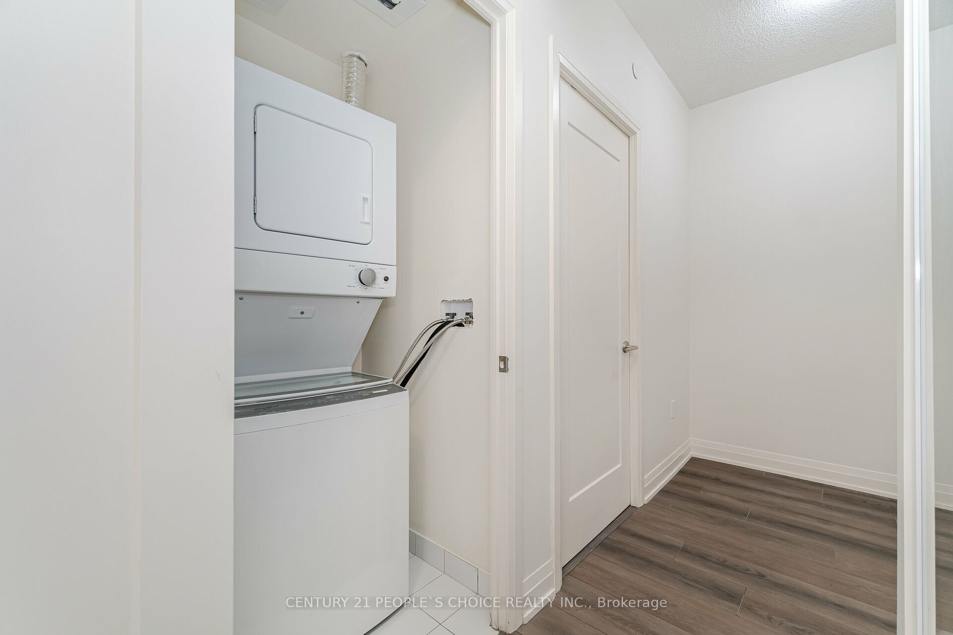 509 Dundas St W, #711